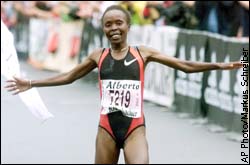 Tegla Loroupe record maraton feminin